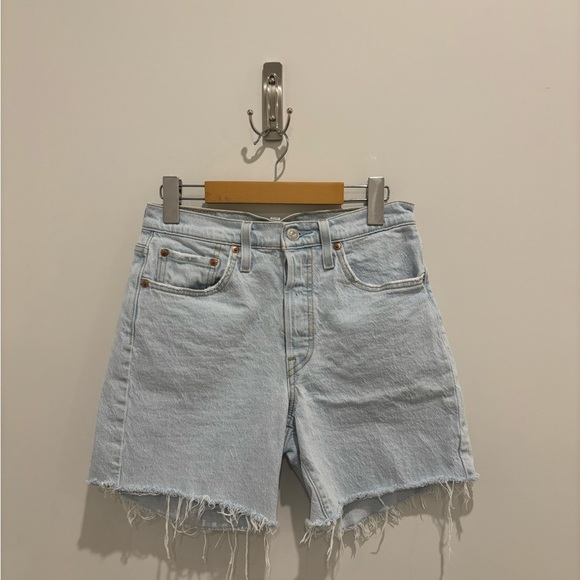 Levi's Women's 501 Light Wash Jean Shorts - Picture 2 of 4